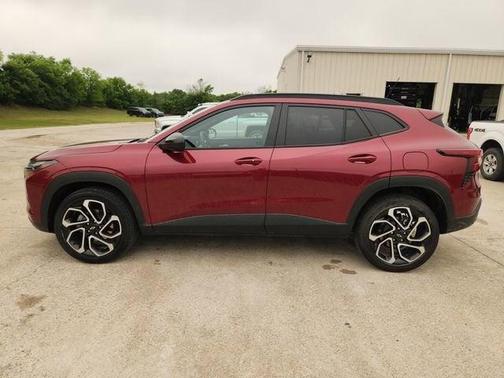 Crimson Metallic 2025 Chevrolet Trax FWD 2RS