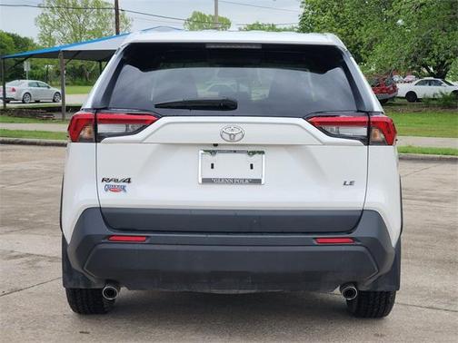 2022 Toyota RAV4 LE