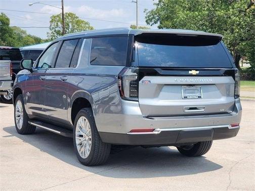 2025 Chevrolet Suburban LT