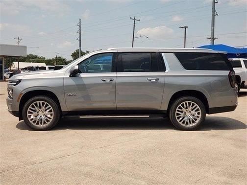 2025 Chevrolet Suburban LT