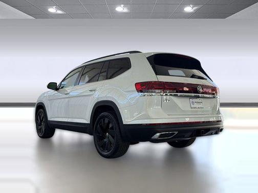 opal white pearl 2026 Volkswagen Atlas 2.0T SE w/Technology