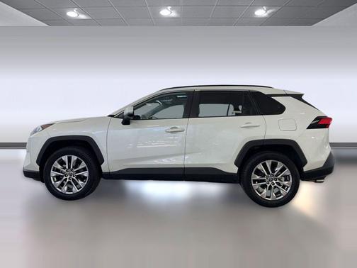 Blizzard Pearl 2021 Toyota RAV4 XLE Premium