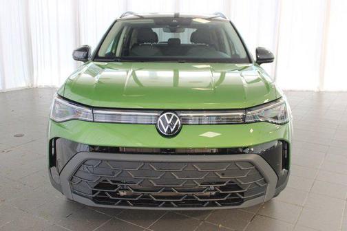 2025 Volkswagen Taos SE Black