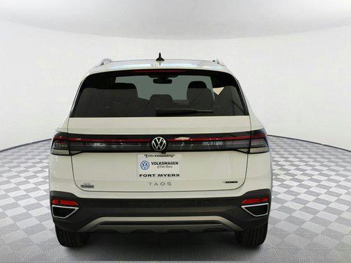 2025 Volkswagen Taos SE