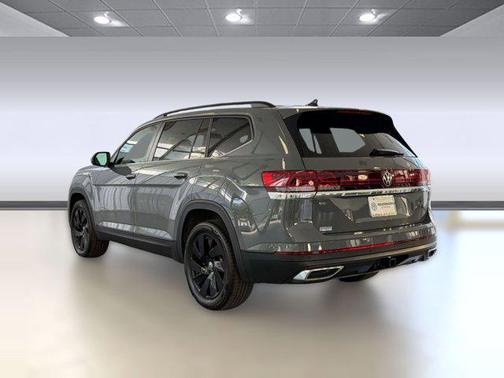 pure gray 2026 Volkswagen Atlas 2.0T SE w/Technology