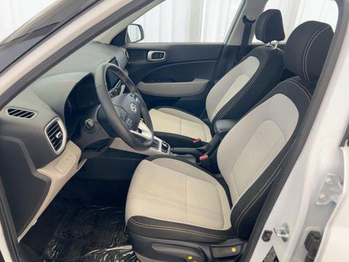 2022 Hyundai VENUE SEL