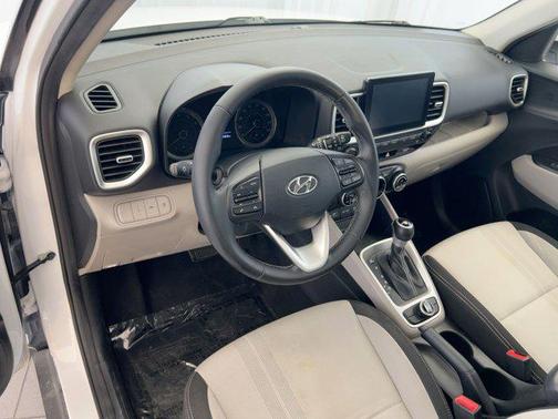 2022 Hyundai VENUE SEL