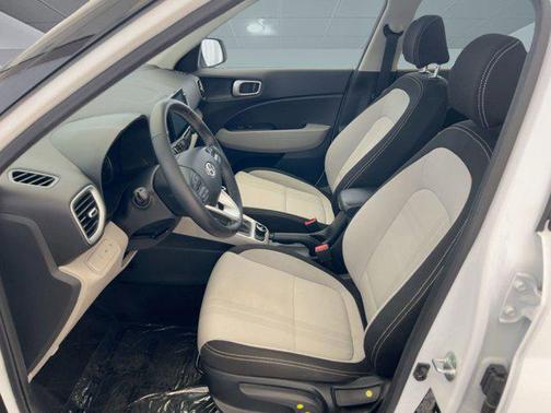 2022 Hyundai VENUE SEL