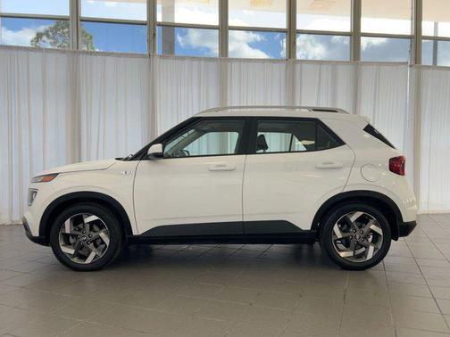 2022 Hyundai VENUE SEL