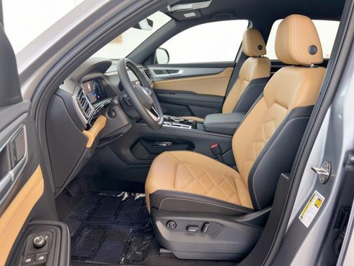 Silver Mist Metallic 2026 Volkswagen Atlas Cross Sport 2.0T SE w/Technology