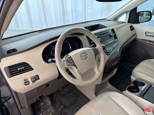 Predawn Gray Mica 2011 Toyota Sienna XLE