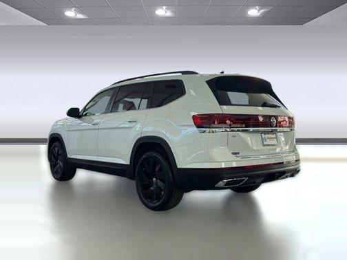 opal white pearl 2026 Volkswagen Atlas 2.0T SE w/Technology