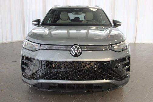 2025 Volkswagen Tiguan 2.0T SE R-Line Black