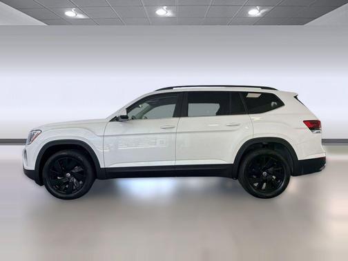 opal white pearl 2026 Volkswagen Atlas 2.0T SE w/Technology