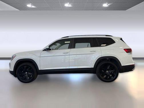 opal white pearl 2026 Volkswagen Atlas 2.0T SE w/Technology