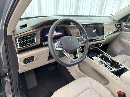 pure gray 2026 Volkswagen Atlas 2.0T SE w/Technology