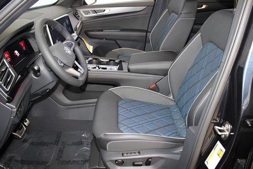 2025 Volkswagen Atlas Cross Sport 2.0T SEL Premium