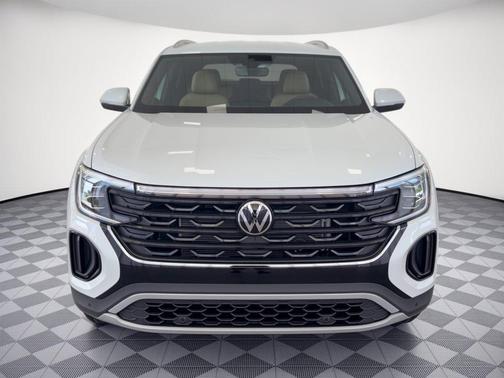 Opal White Pearl 2026 Volkswagen Atlas Cross Sport 2.0T SE w/Technology