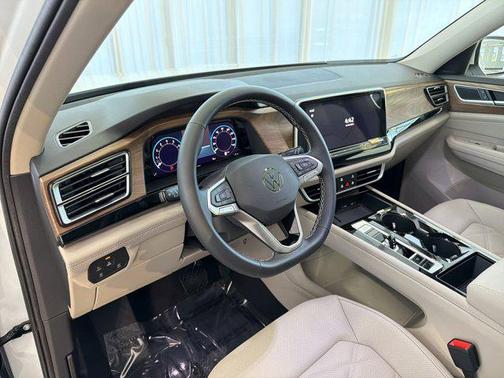 opal white pearl 2026 Volkswagen Atlas 2.0T SE w/Technology