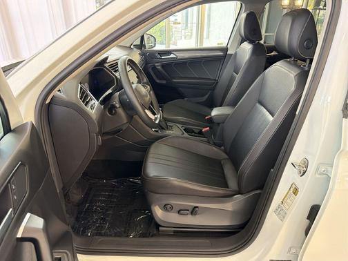 White 2022 Volkswagen Tiguan 2.0T SE