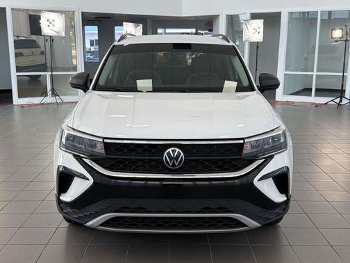 Pure White 2023 Volkswagen Taos 1.5T S