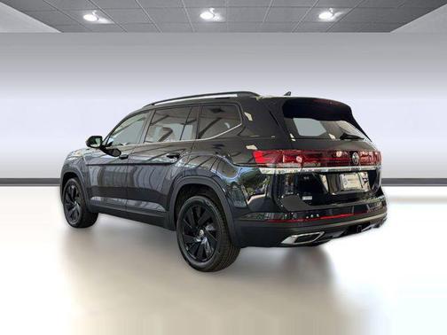 deep black pearl 2026 Volkswagen Atlas 2.0T SE w/Technology