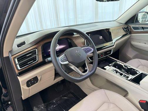 deep black pearl 2026 Volkswagen Atlas 2.0T SE w/Technology