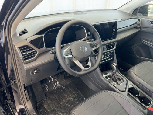 2026 Volkswagen Taos SE Black