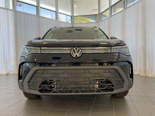 2026 Volkswagen Taos SE Black