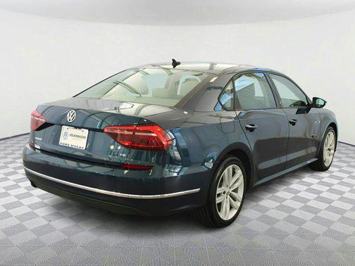 2019 Volkswagen Passat 2.0T Wolfsburg Edition