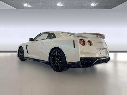 2021 Nissan GT-R Premium Dual-clutch 6-Speed Transmission