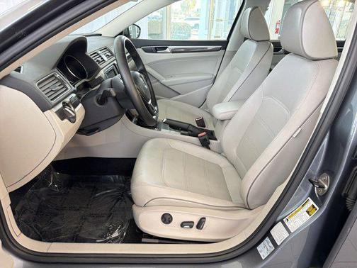 Platinum Gray Metallic 2016 Volkswagen Passat 1.8T SE