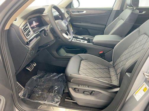 Silver Mist Metallic 2026 Volkswagen Atlas 2.0T SEL Premium R-Line 4MOTION