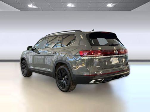 pure gray 2026 Volkswagen Atlas 2.0T SE w/Technology
