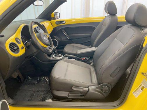 2015 Volkswagen Beetle Auto 1.8T w/Tech