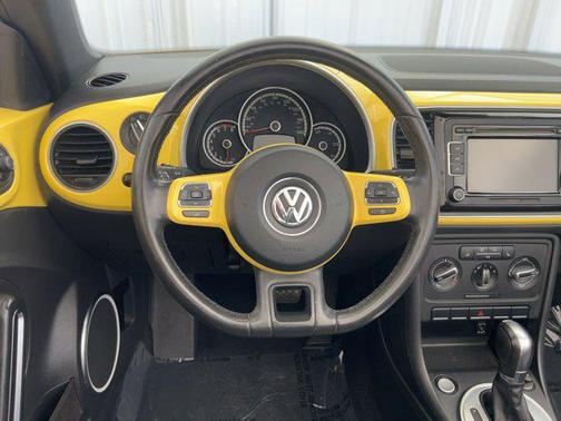 2015 Volkswagen Beetle Auto 1.8T w/Tech