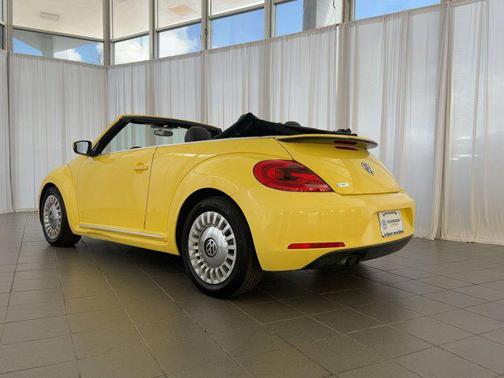 2015 Volkswagen Beetle Auto 1.8T w/Tech