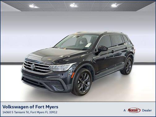 Deep Black Pearl 2022 Volkswagen Tiguan 2.0T SE