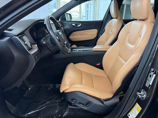 Pine Grey Metallic 2021 Volvo XC60 T5 Inscription