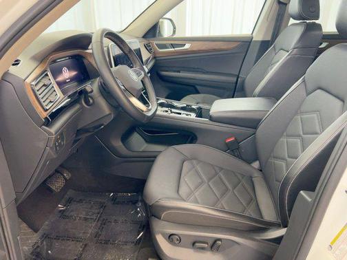 2025 Volkswagen Atlas 2.0T SE w/Technology 4MOTION