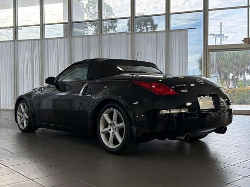 Super Black Clearcoat 2005 Nissan 350Z Grand Touring