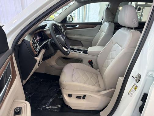 opal white pearl 2026 Volkswagen Atlas 2.0T SE