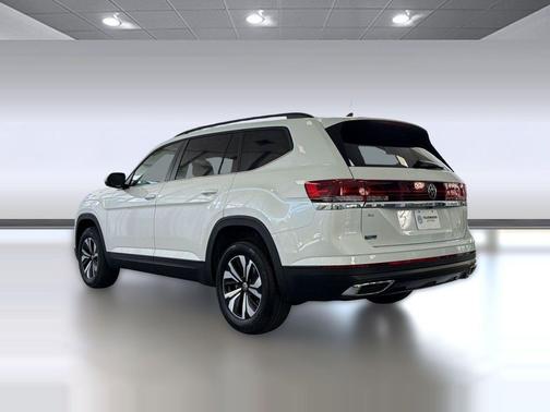 opal white pearl 2026 Volkswagen Atlas 2.0T SE