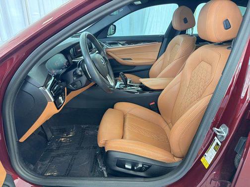 Aventurin Red Metallic 2023 BMW 530 i