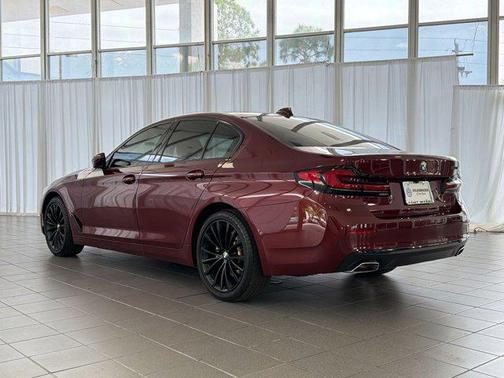 Aventurin Red Metallic 2023 BMW 530 i