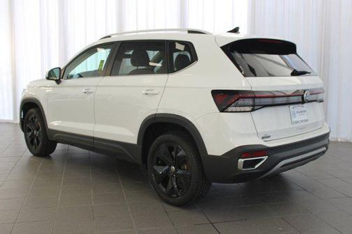 2025 Volkswagen Taos SE