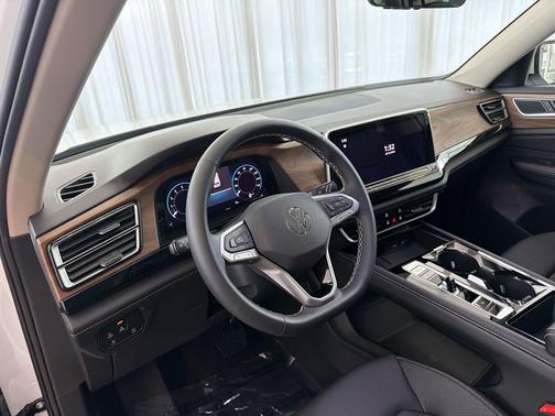 opal white pearl 2026 Volkswagen Atlas 2.0T SE w/Technology