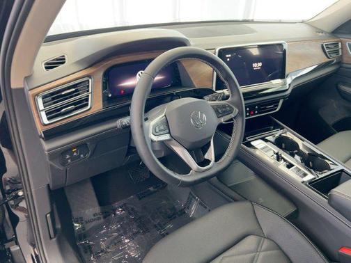 2026 Volkswagen Atlas 2.0T SE w/Technology 4MOTION