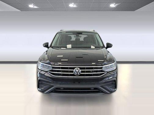 Deep Black Pearl 2023 Volkswagen Tiguan 2.0T S