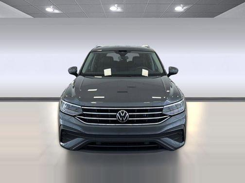 Platinum Gray Metallic 2023 Volkswagen Tiguan 2.0T SE